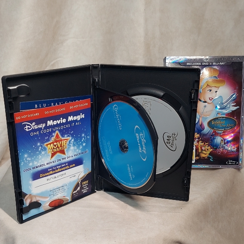 Disney Cinderella Diamond Edition Blu-ray + DVD 2-Disc Set - Picture 4 of 8